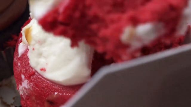 MAGNOLIA BAKERY TASTE TEST!||Moira Rocks! смотреть онлайн
