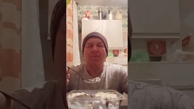 На обзор молочное мороженое с солёной карамелью из магазина светофор смотреть онлайн