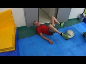 Андрюха на батутах Заигрывает с Девушками  Серый разбил колено