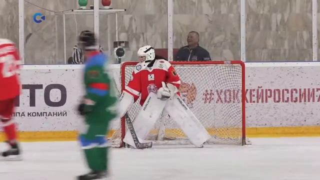 На арене Ледового дворца Кондопоги сыграли самые именитые легенды хоккея смотреть онлайн