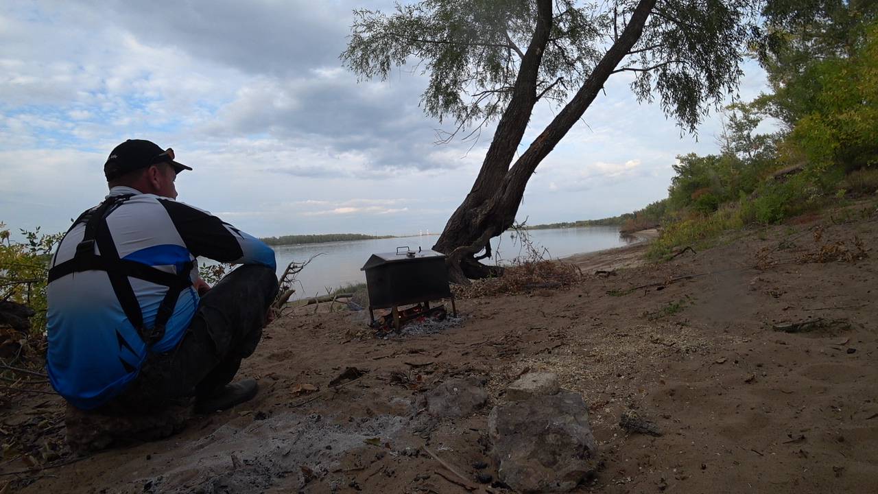 В этой красивой реке клюют крупные Язи! Готовим вкусное блюдо! Рыбалка на кольцо смотреть онлайн