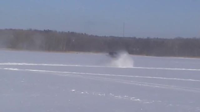 Chevrolet Avalanche on a frozen lake смотреть онлайн