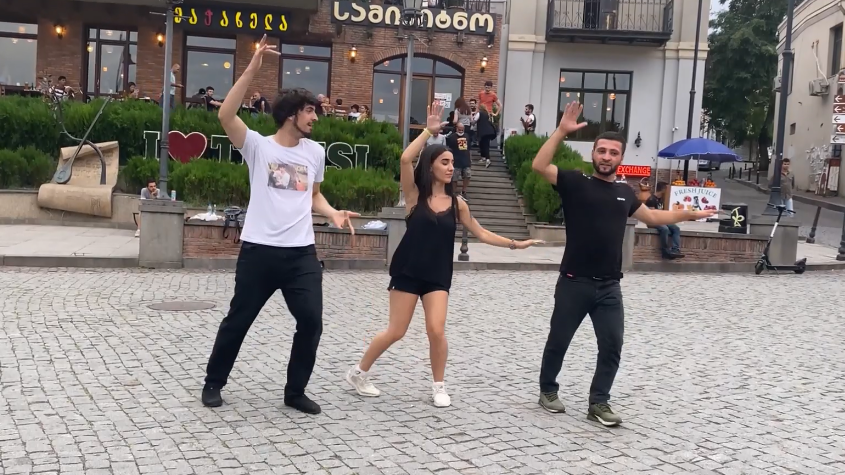 Супер Мадина Лезгинка 2023 Девушка Танцует Классно В Тбилиси Madina ALISHKA Чеченская Песня Шардени смотреть онлайн