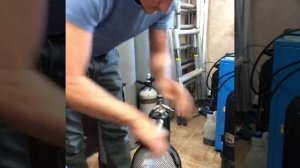 Обслуживание баллона для Дайвинга: как раскрутить