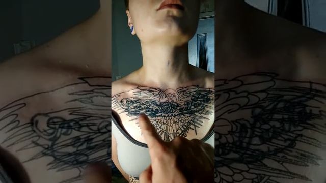 Заколачиваем красотке страшную надпись на груди.Correct the beauty of a terrible inscription. смотреть онлайн