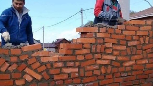 Кирпичом рабочего, который слишком долго работал.