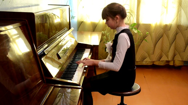 «Вальс - Бостон» обраб. Н. Михалевской исп. Беломестнова Алёна (12 лет) смотреть онлайн