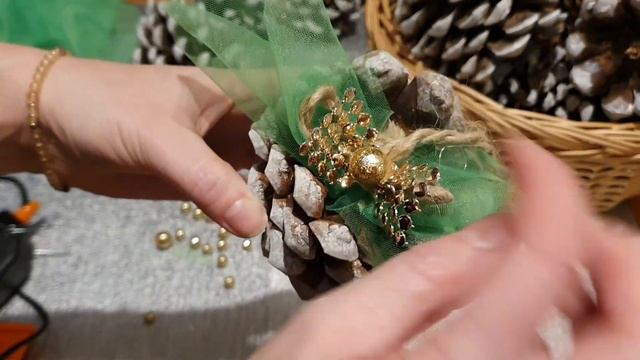 Новогодний декор из шишек своими руками |Christmas decor from cones ♡ Florentina David смотреть онлайн