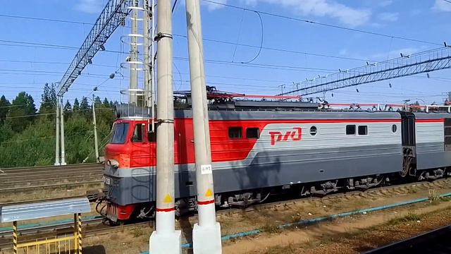 ВЛ10-1201. Отцепка от грузового состава. Вид из окна ЭД9М-0155. Свирь. смотреть онлайн