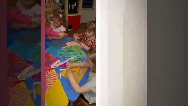 День матери. Подарки мамам. Младшая группа смотреть онлайн