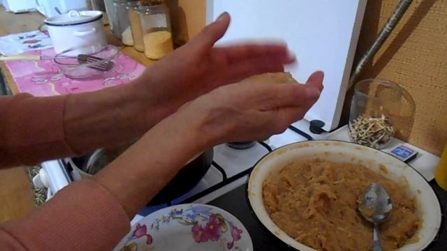 Куриные котлеты под сметанно-грибным соусом смотреть онлайн