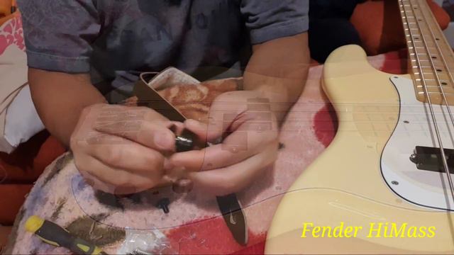 Fender HiMass Bridge and Strap Locks Installation & Sound demo Fender Pbass Buttercream#FenderBass смотреть онлайн
