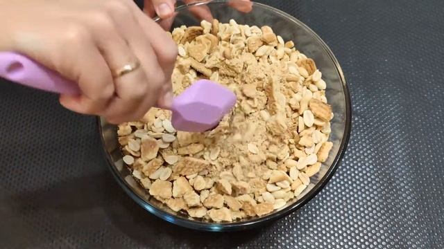 Шоколадная колбаска с арахисом. Как же это просто и вкусно! смотреть онлайн