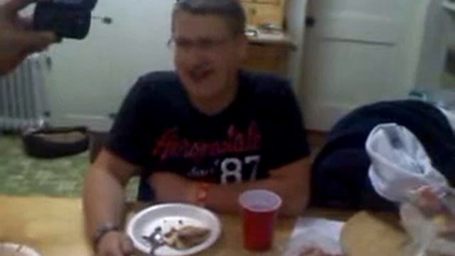 Nerd Herd Cinnamon Challenge Round 2: John and Anthony смотреть онлайн
