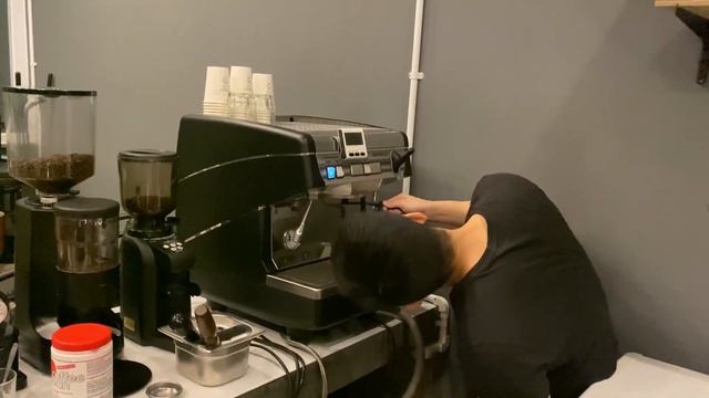 Cara Membersihkan Mesin Espresso Simonelli Appia 2 смотреть онлайн