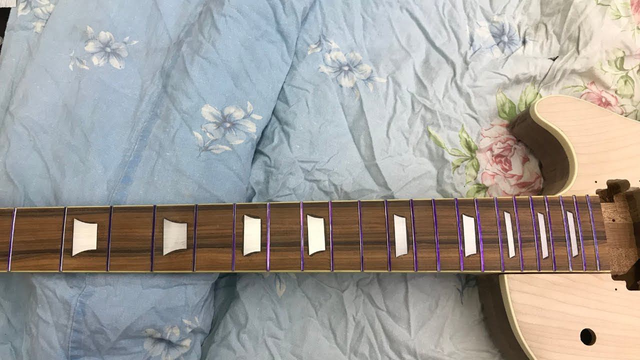 ПОДГОТАВЛИВАЕМ ГИТАРУ К ПОКРАСКЕ. смотреть онлайн