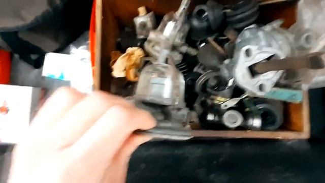 Полировка хромированных колпаков Москвич 408 от царапин в домашних условиях. Паста ГОИ и K2 Aluchro смотреть онлайн