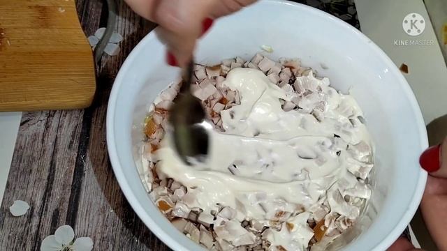 Нежный салат с Копченой курицей и Грибами "Невеста" смотреть онлайн
