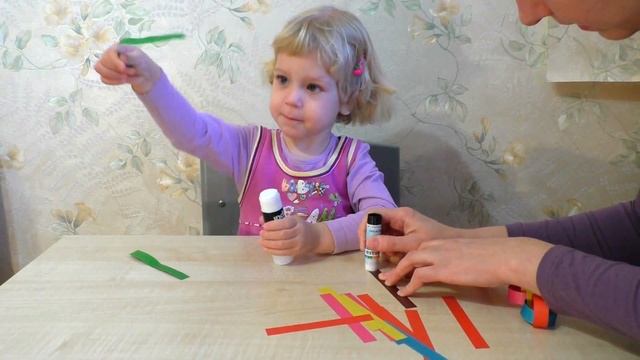 Новогодняя гирлянда из цветной бумаги в виде цепи. Простая поделка для детей 3, 4, 5 лет смотреть онлайн