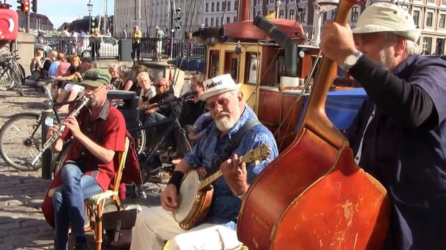 Højbro Plads Jazz Trio i Nyhavn 2/2 смотреть онлайн