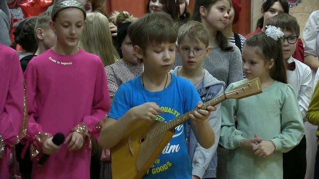 "Новогоднее поздравление" Ваня Силин, лицей 32 г.Кострома, 27.12.2022г. смотреть онлайн