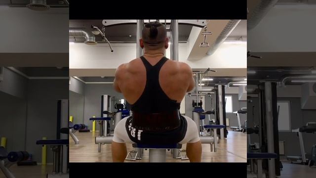 Шикарное упражнение на дельты и середину спины смотреть онлайн