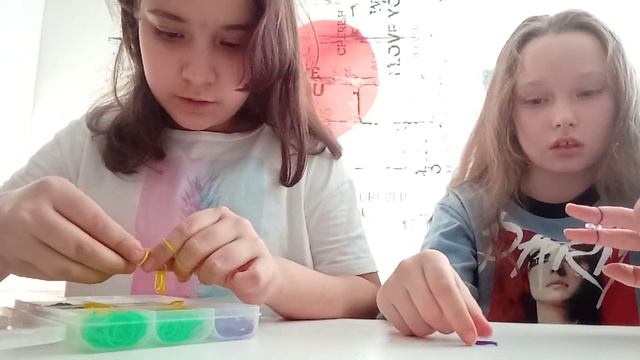 Мастер класс по плетению из резиночек? смотреть онлайн