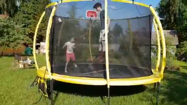 БАТУТ KOENIGSMANN T-12 PRO / ДАЧНЫЙ БАТУТ С ЗАЩИТНОЙ СЕТКОЙ ДЛЯ ВСЕЙ СЕМЬИ / ОТЗЫВ / MIR-SPORTA.COM смотреть онлайн