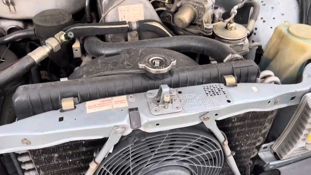 Cold start of my 1982 Mercedes 240 D. смотреть онлайн