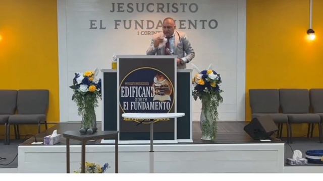 En la Zaranda pero en Victoria - Evangelista Fernando Moreno смотреть онлайн