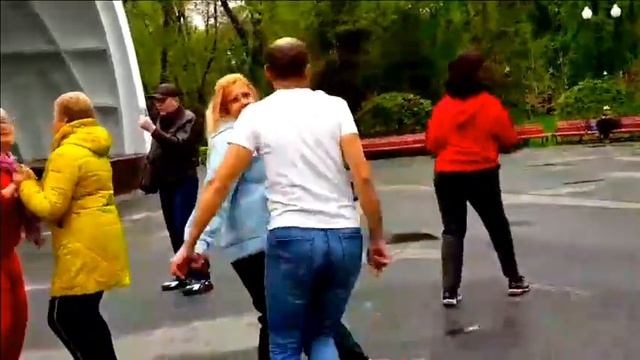 СЕЙЧАС ХАРЬКОВ НА ТАНЦАХ!!!! НОВИНКА!!! БЕЛАЯ,БЕЛАЯ СИРЕНЬ!!! смотреть онлайн