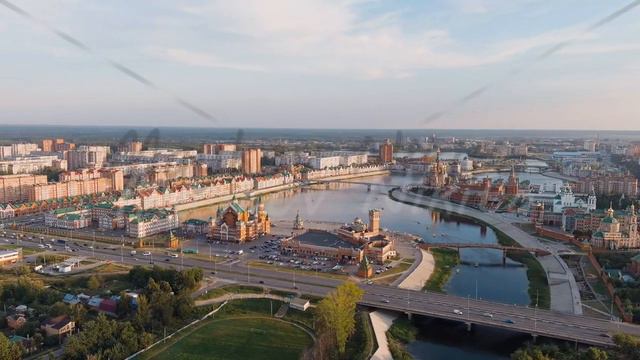 Yoshkar-Ola, Russia. City center during sunset. Embankment of the river Malaya Kokshaga, Aerial Vie смотреть онлайн