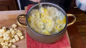 Рецепт приготовления картофельных шариков с сырной начинкой ??