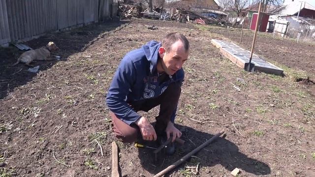 Работаем на участке , дорожка из кирпича смотреть онлайн