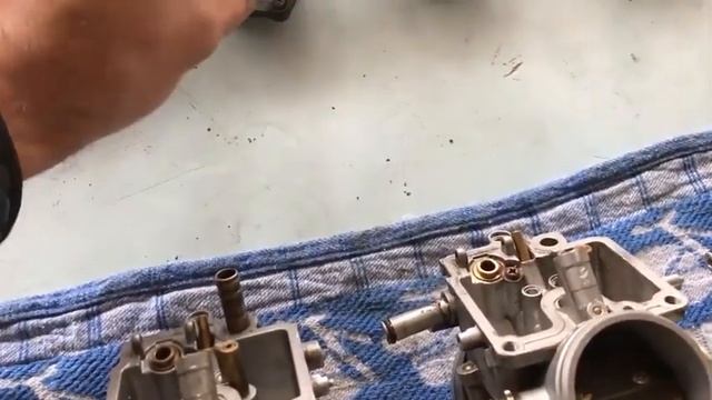 Обслуживание карбюраторов мотоцикла на примере Yamaha R1 1998 смотреть онлайн