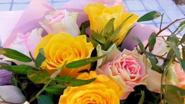 Монобукет из роз Мерцание смотреть онлайн