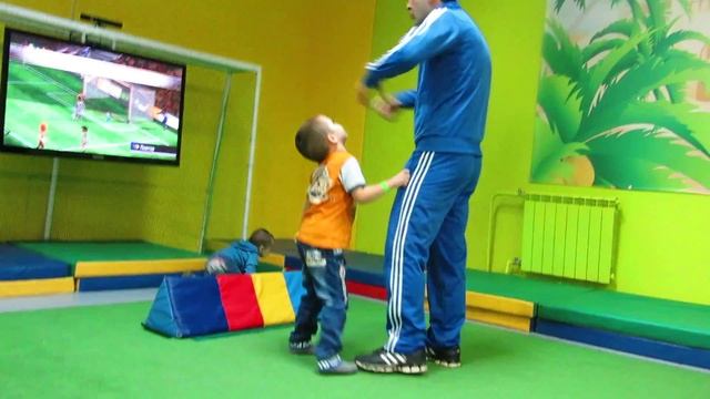 Футбол.Как забить гол?Мужчины любят футбол.