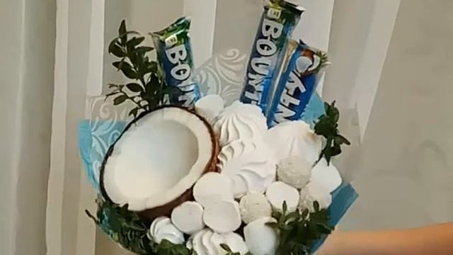 Воздушный букет из кокоса, Raffaello, маршмеллоу, безе , шоколадных батончиков BOUNTY и зефира смотреть онлайн