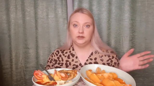 Мукбанг/Mukbang. Луковые колечки, картофельно-тыквенное пюре. Хурма. смотреть онлайн