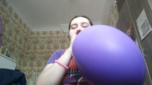 надуваю самый большой шар в мире