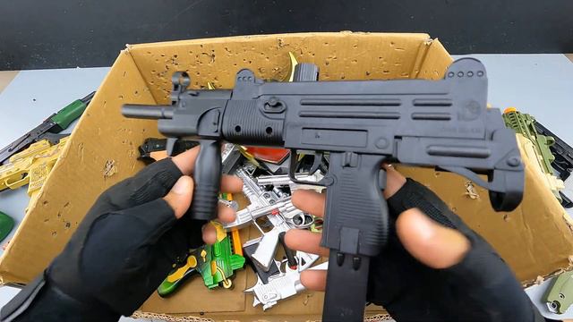 Gold And Green Kalashnikov AK-47, Realistic Guns, Toy Guns Scary Toy Mask смотреть онлайн