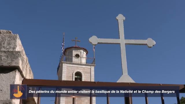 Des pèlerins du monde entier visitent la basilique de la Nativité et le Champ des Bergers смотреть онлайн