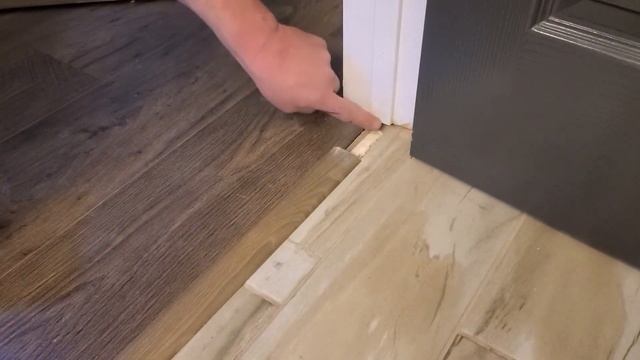 How to install a T-molding | Vinyl Plank or Laminate Flooring Installation смотреть онлайн
