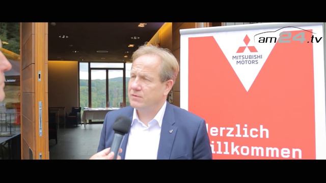 Mitsubishi Outlander PHEV MY 2019 On- und Offroad korrigierter Ton смотреть онлайн