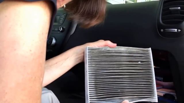 KIA Soul cabin air filter replacement in under 5 minutes. DIY! смотреть онлайн