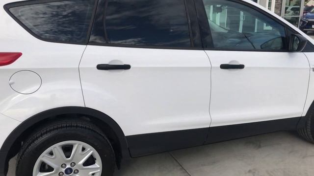 2016 Ford Escape S смотреть онлайн