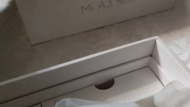 нельзя обновлять этот старый телефон Xiaomi Mi a3 но потому что были баги смотреть онлайн