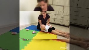 Как научить малыша ползать. Сначала учимся стоять на прямых руках.