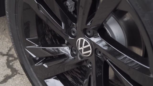 Гибриды против ДВС. 2021 Toyota RAV-4 PHEV vs Peugeot 3008 PHEV vs Volkswagen Tiguan смотреть онлайн