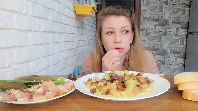 мукбанг жареная картошка с салом. смотреть онлайн